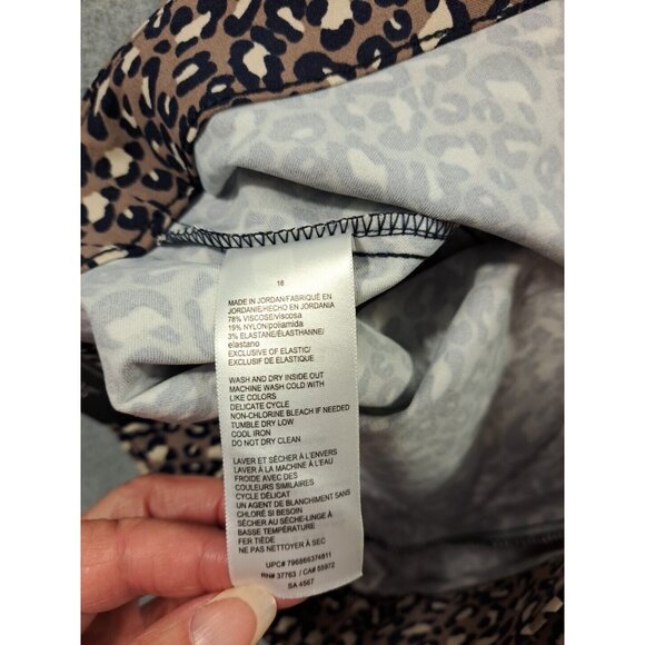 Rafaella Capri Pants Women 18 Comfort Animal Leopard Print Navy Stretch NWT - Picture 9 of 9